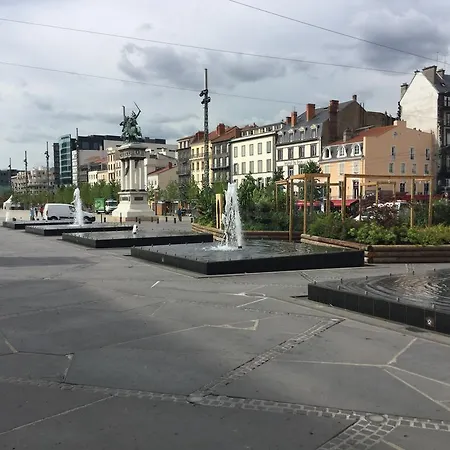 5&5 Rooftop Nocleg ze śniadaniem