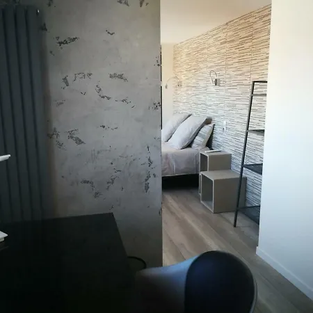 ベッド・アンド・ブレックファスト 5&5 Rooftop クレルモン・フェラン